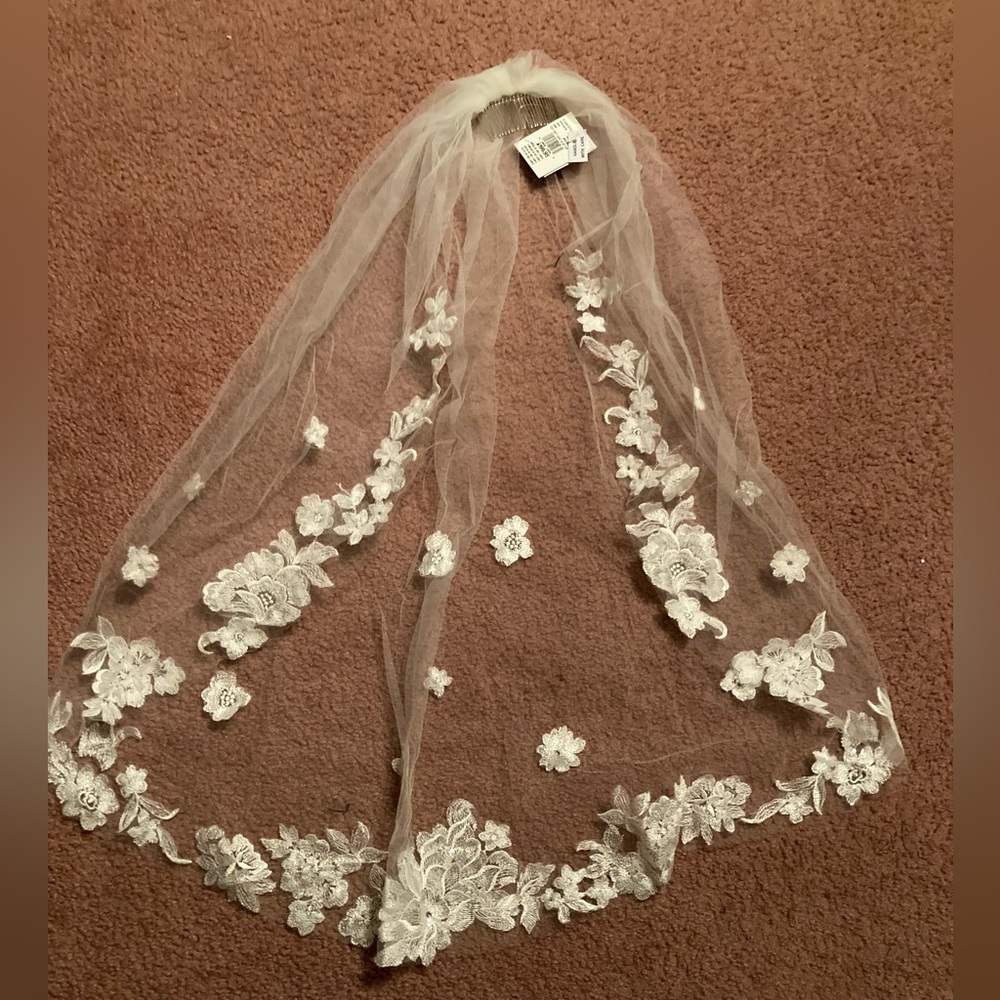 NWT Wedding Veil and Headpiece